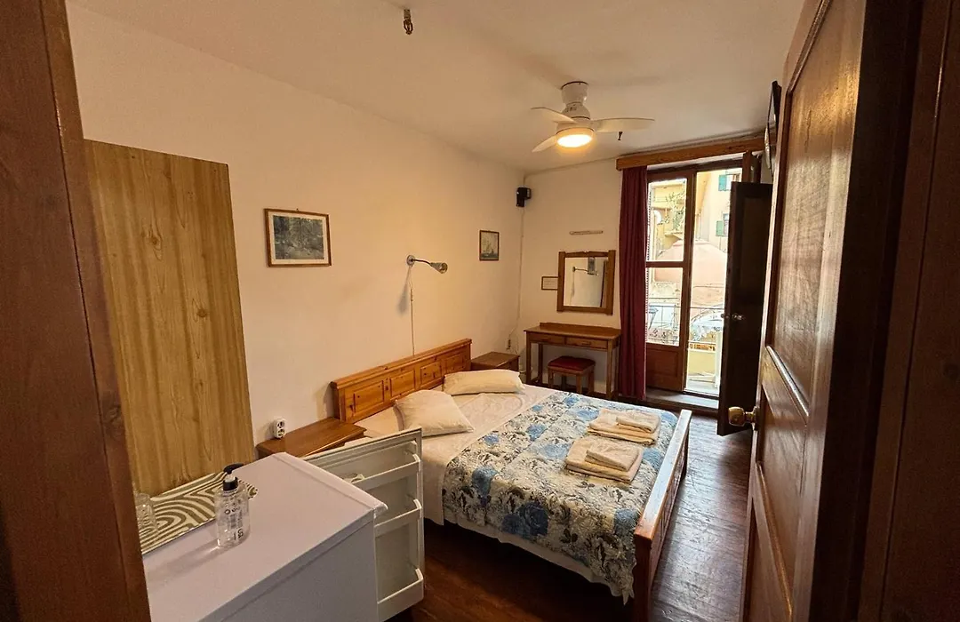 Stelios Rooms To Rent-1
